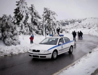 Επιχείρηση απεγκλωβισμού 50 επιβατών λεωφορείου στον Παρνασσό (φωτο)